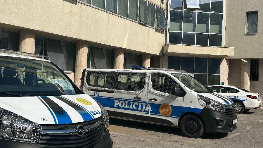 Akcija “Stranac”: u julu donijeto preko 350 rješenja o povratku, protjerivanju i otkazu boravka 4 Akcija “Stranac”: u julu donijeto preko 350 rješenja o povratku, protjerivanju i otkazu boravka