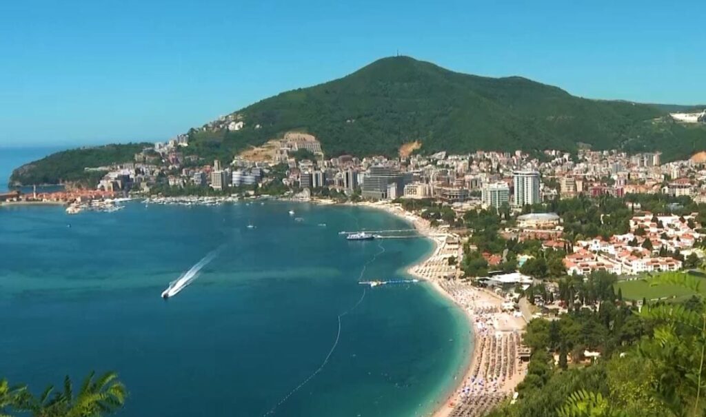 Uhapšen maloljetnik iz Srbije: Upravljao gliserom koji je vukao „gumu za vodu“, turista zadobio povrede glave