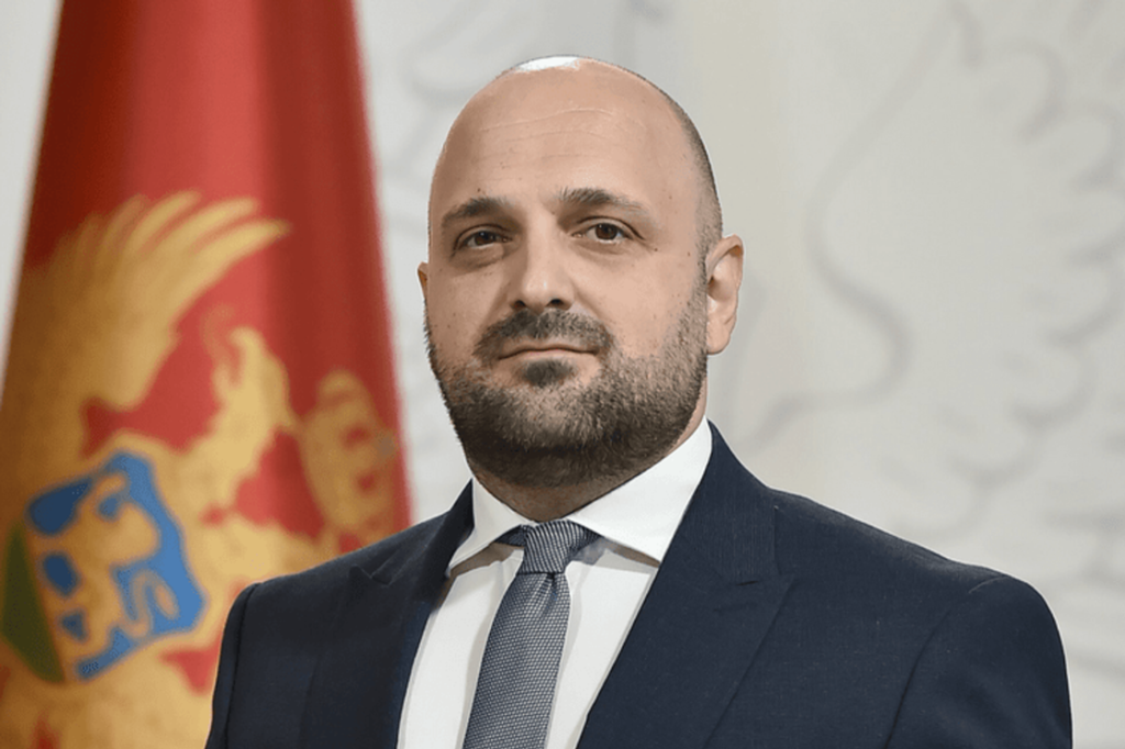 Božović: Pokrenućemo raspravu o pooštravanju zakonskih odredaba koje se odnose na namjerno izazivanje požara 6 Božović: Pokrenućemo raspravu o pooštravanju zakonskih odredaba koje se odnose na namjerno izazivanje požara