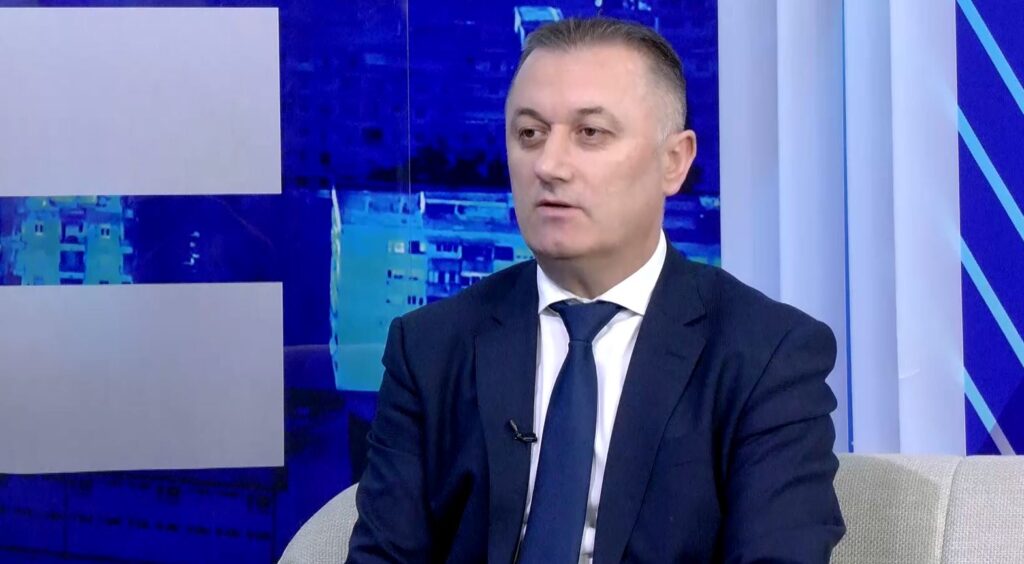 Gutić: Unapređenje položaja Roma nije samo pitanje socijalne politike, već jednakosti i pravde 8 Gutić: Unapređenje položaja Roma nije samo pitanje socijalne politike, već jednakosti i pravde