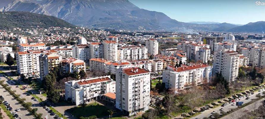(VIDEO) Tuča maloljetnika u Baru, pretučen trinaestogodišnjak 4 (VIDEO) Tuča maloljetnika u Baru, pretučen trinaestogodišnjak