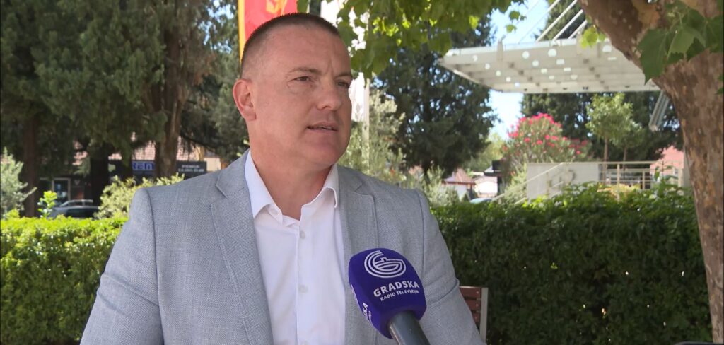 (VIDEO) Pekić: Izvjesnije je da dođe do dogovora sa nezavisnim sindikatom policije nego do blokade graničnih prelaza 16 (VIDEO) Pekić: Izvjesnije je da dođe do dogovora sa nezavisnim sindikatom policije nego do blokade graničnih prelaza