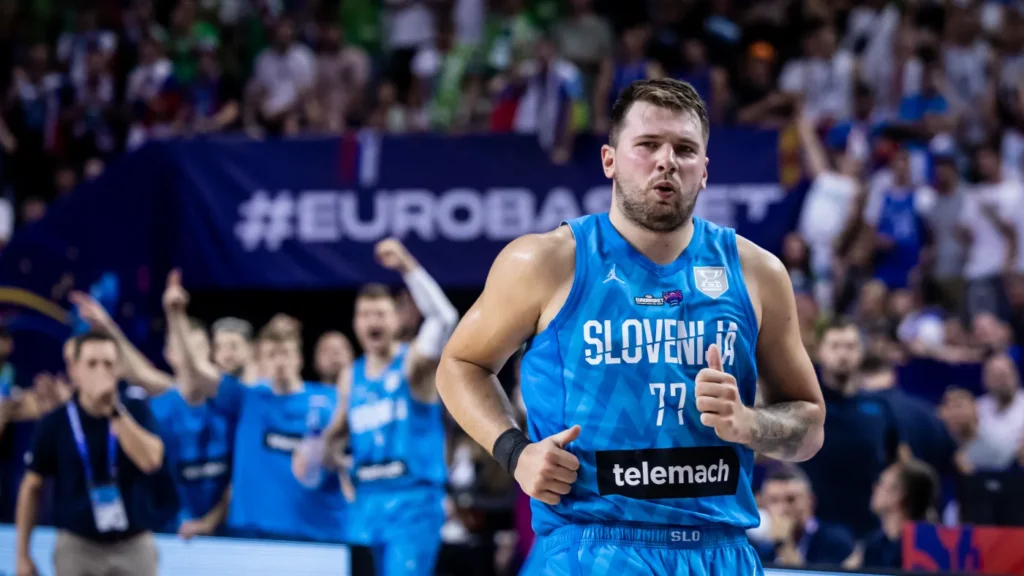 Slovenija savladala rivala Crne Gore, dabl-dabl Dončića 3 Slovenija savladala rivala Crne Gore, dabl-dabl Dončića