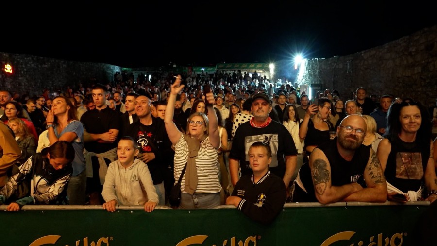Muzički spektakl na nikšićkoj tvrđavi: Josipa Lisac, Ajs Nigrutin, Đus, E Play i domaći bendovi oduševili publiku na Bedem festu