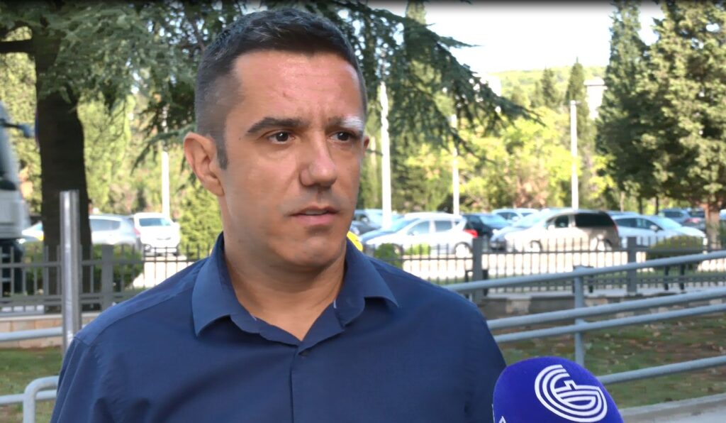 Vuksanović: Od 1. oktobra građani neće moći da podižu ljekove na recept kod privatnika, raspisan javni poziv 13 Vuksanović: Od 1. oktobra građani neće moći da podižu ljekove na recept kod privatnika, raspisan javni poziv