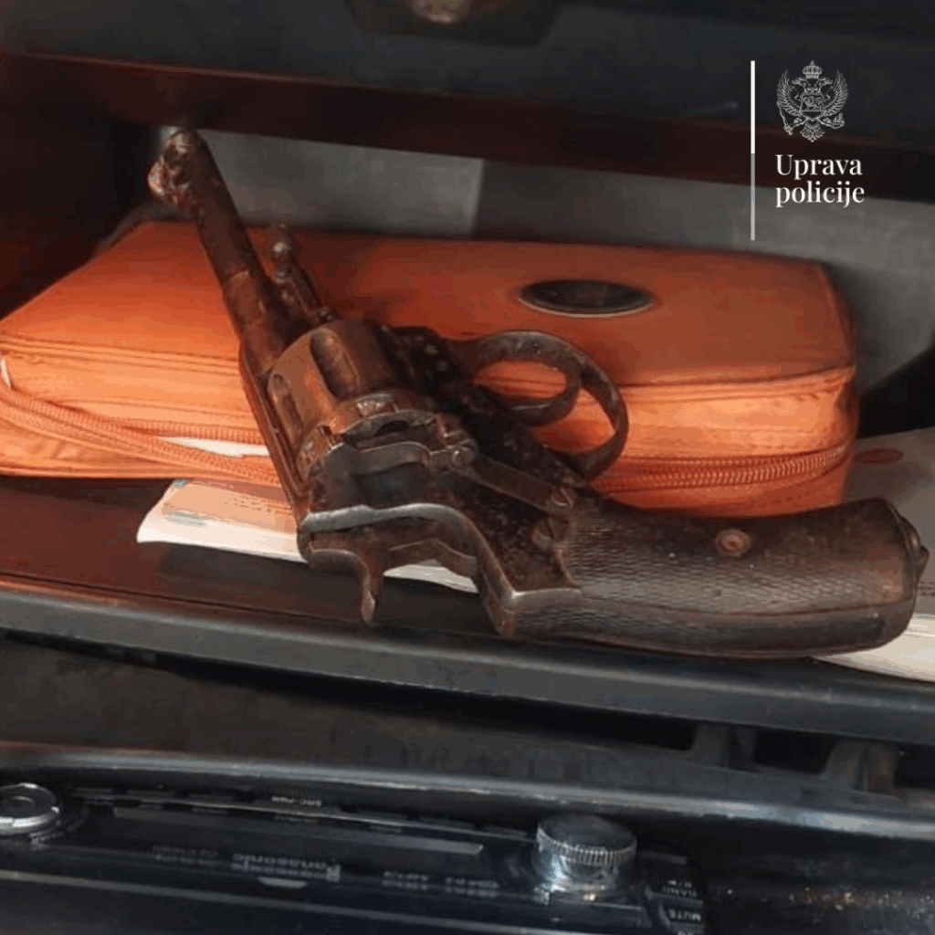 U Baru uhapšena osoba bliska OIL kod koje je pronađen revolver 1 revolver Bar
