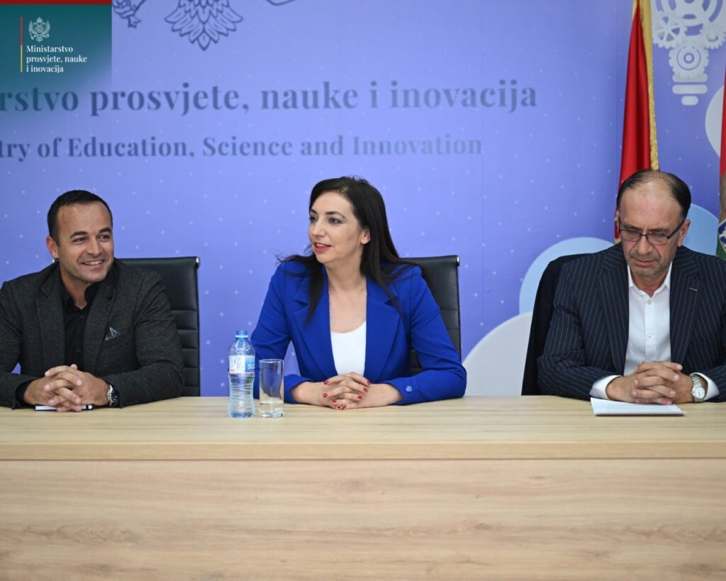 Nova nastavna sredstva direktorima škola koje realizuju nastavu na albanskom jeziku