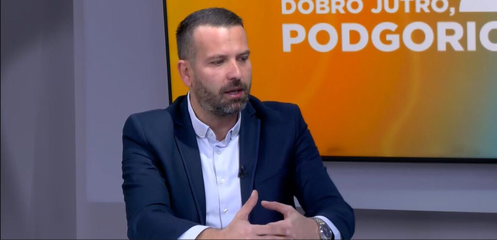 (VIDEO) Perčobić: Bez posla 27 hiljada građana, najveći dio dugoročno nezaposleni i korisnici socijalnih davanja 3 (VIDEO) Perčobić: Bez posla 27 hiljada građana, najveći dio dugoročno nezaposleni i korisnici socijalnih davanja