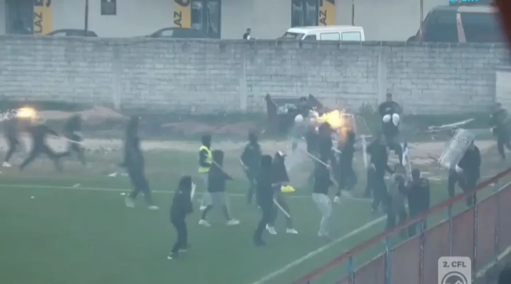UP: Uhapšeno sedam osoba zbog sukoba koji su juče izazvali navijači „Vojvode“ na utakmici u Nikšiću