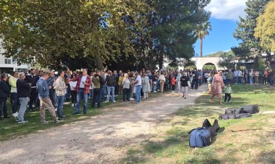 Protest ispred „Slovenske plaže“, ne daju posljednju zelenu oazu u Budvi