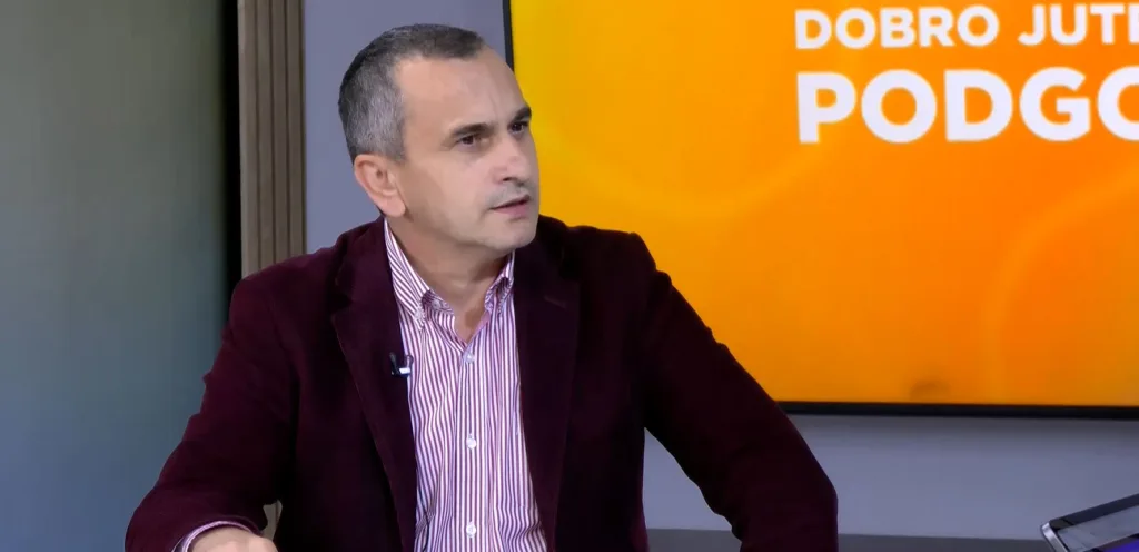 (VIDEO) Ivanović: Sportski objekti obezbjeđuju nove reklamne prostore, očekuju se prihodi od 40 do 50 hiljada eura 3 (VIDEO) Ivanović: Sportski objekti obezbjeđuju nove reklamne prostore, očekuju se prihodi od 40 do 50 hiljada eura