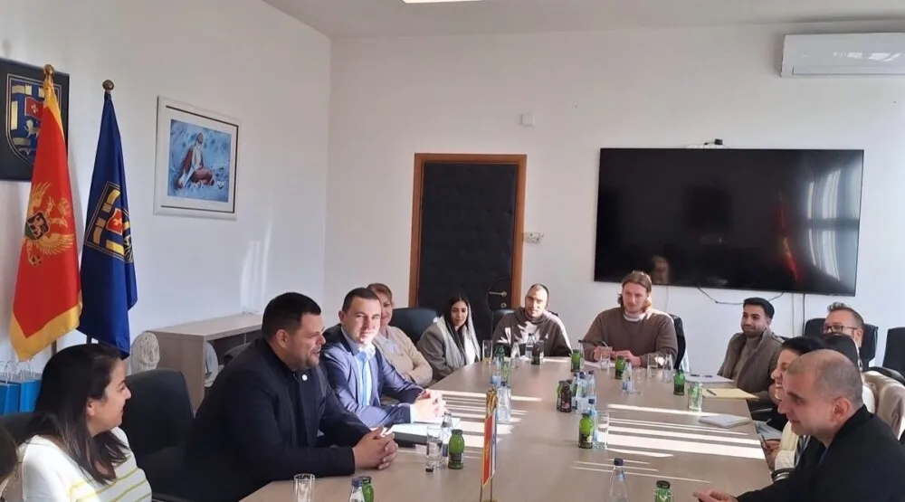 Kovačević sa studentima iz Jerusalima: Razvijanje i unapređenje međunarodnih odnosa jedan od prioriteta 3 Kovačević sa studentima iz Jerusalima: Razvijanje i unapređenje međunarodnih odnosa jedan od prioriteta