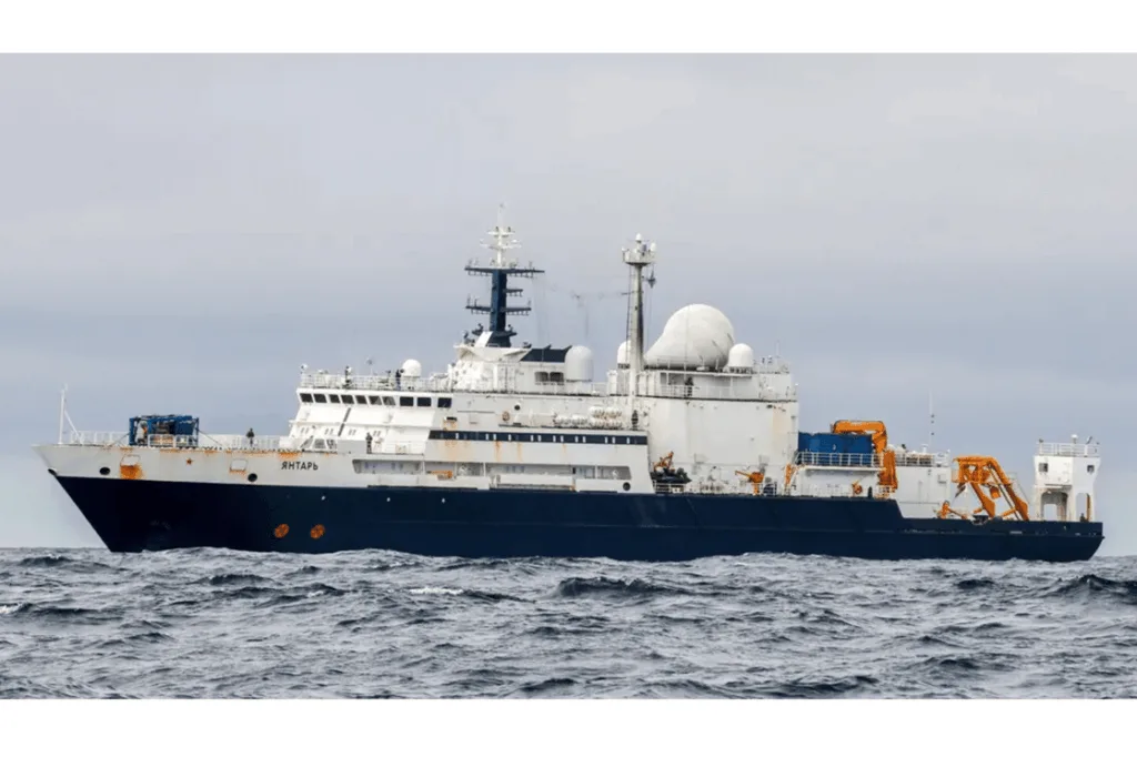 Ruski špijunski brod u blizini Škotske, laserima ometao britanske pilote