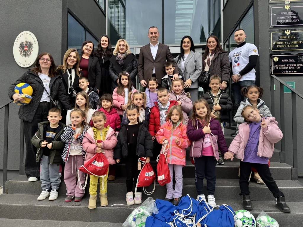 Djeca iz JPU “Eko Bajka” posjetila Ministarstvo sporta i mladih 12 Djeca iz JPU “Eko Bajka” posjetila Ministarstvo sporta i mladih