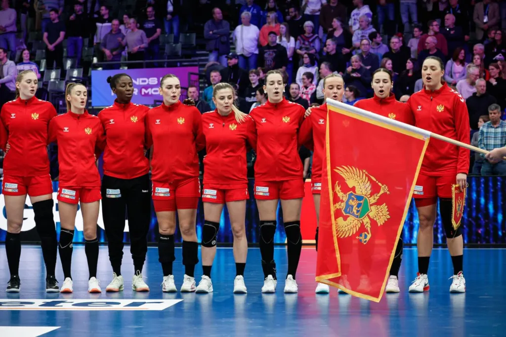 Lavice grupna protiv Farskih IHF kolektiff