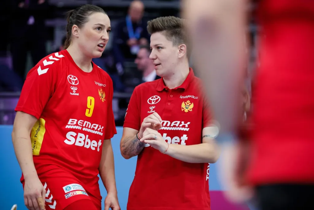Suzana Lazovic IHF kolektiff