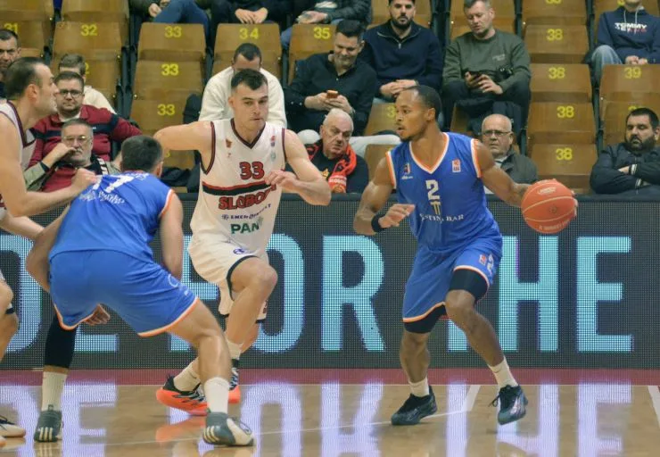 Loše drugo poluvrijeme za drugi poraz u ABA2 ligi: Mornar pao u Tuzli 14 Loše drugo poluvrijeme za drugi poraz u ABA2 ligi: Mornar pao u Tuzli