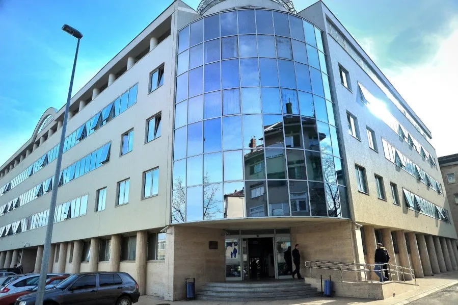 Realizovana ekstradicija crnogorskog državljanina iz Mađarske u Crnu Goru, osumnjičen za tešku tjelesnu povredu 3 Realizovana ekstradicija crnogorskog državljanina iz Mađarske u Crnu Goru, osumnjičen za tešku tjelesnu povredu