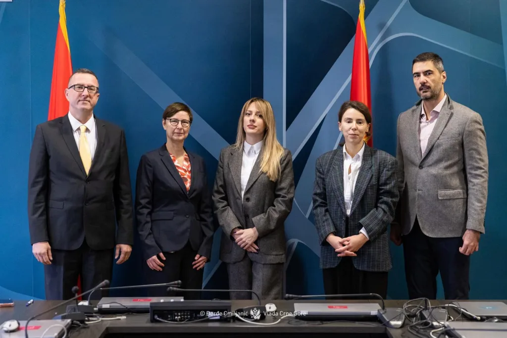 Unapređenje koordinacije i strateškog planiranja kroz digitalizaciju: Novi projekat Vlade Crne Gore i UNDP-a 9 Unapređenje koordinacije i strateškog planiranja kroz digitalizaciju: Novi projekat Vlade Crne Gore i UNDP-a