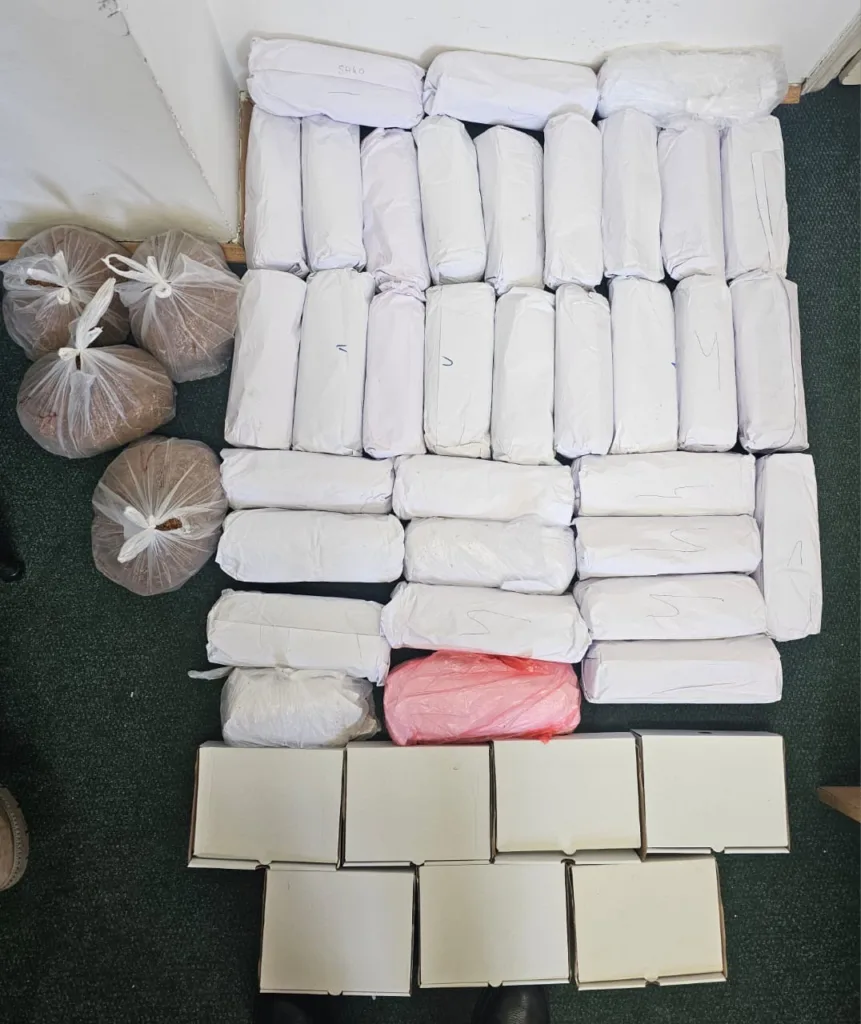 Nikšić: Oduzeto 25 kg duvana i cigarete, podnesena krivična prijava 4 Nikšić: Oduzeto 25 kg duvana i cigarete, podnesena krivična prijava