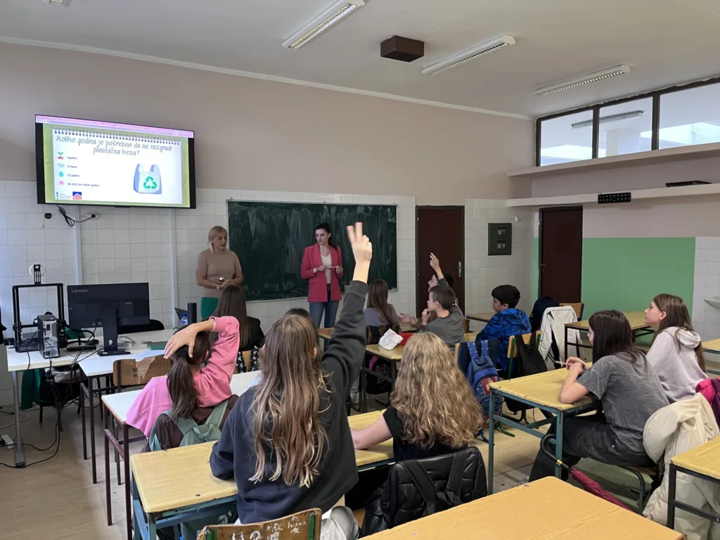 JU OŠ „Njegoš“: Uspješno realizovane eko radionice „Edukacija za održivu budućnost