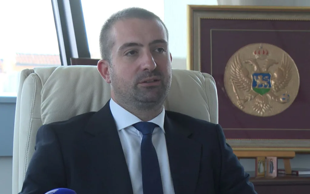 Nišavić: Cilj je da dobijemo podatak odakle sve voda dolazi do vodoizvorišta Mareza, nakon više od 15 godina biće očišćeno cijelo korito 16 Nišavić: Cilj je da dobijemo podatak odakle sve voda dolazi do vodoizvorišta Mareza, nakon više od 15 godina biće očišćeno cijelo korito