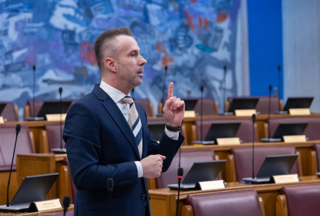 Bogdanović: Ozbiljni državnici reaguju smireno i bez podgrijavanja mržnje 12 Bogdanović: Ozbiljni državnici reaguju smireno i bez podgrijavanja mržnje