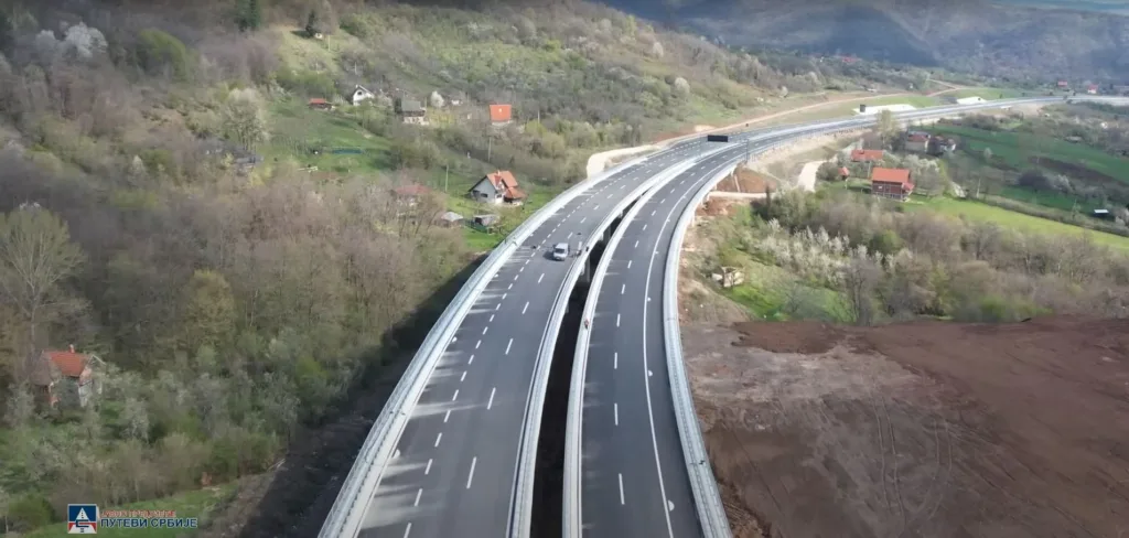 Lančani sudar na auto-putu „Miloš Veliki“, četiti osobe povrijeđene