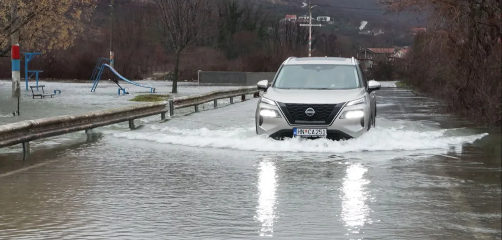 (VIDEO) Situacija u Podgorici bolja u odnosu na juče, najviše poplavljena prigradska naselja 2 (VIDEO) Situacija u Podgorici bolja u odnosu na juče, najviše poplavljena prigradska naselja