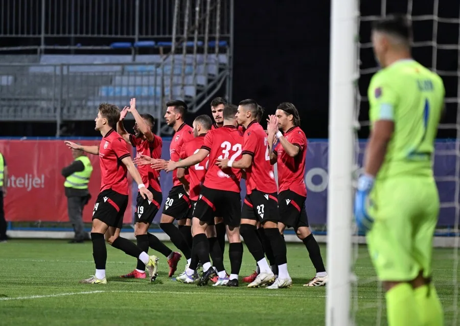 Šampion na Otrant, Mornar protiv Jezera za finale Kupa