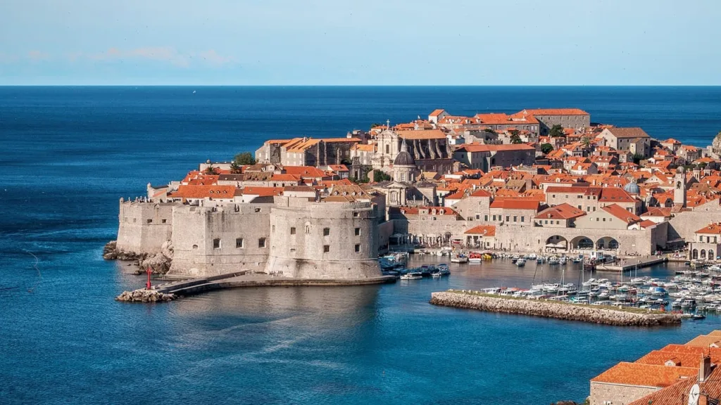 Hrvatska spušta cijene zbog krize: Turistički sektor pred velikim izazovom