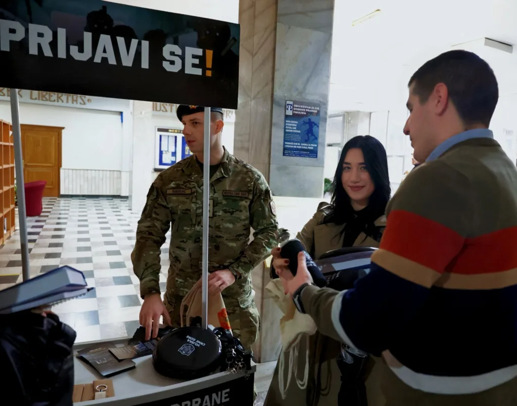 MO i VCG stipendiraju 10 studenata: Sa mladima o mogućnostima i uslovima