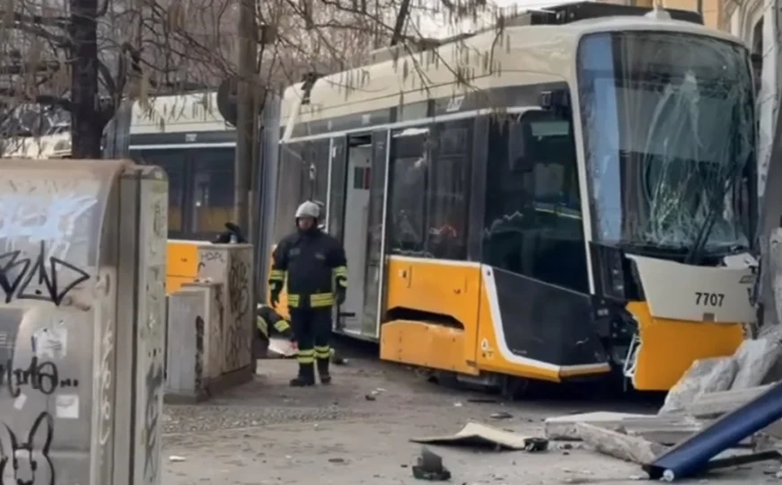 Tramvaj iskočio iz šina u Milanu