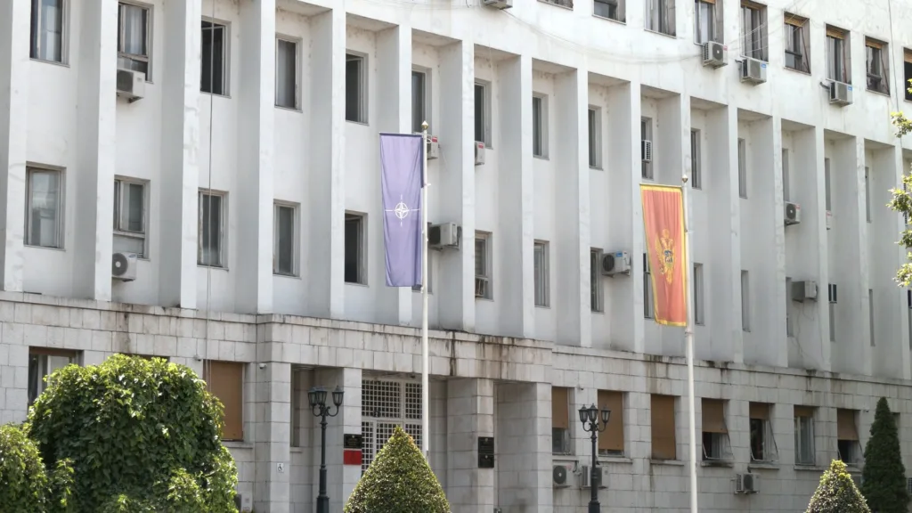 Unaprijeđeni izgledi Crne Gore sa stabilnih na pozitivne