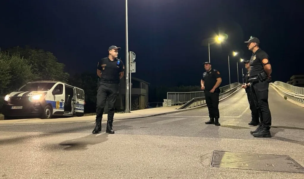 Policija u Baru oduzela oružje i drogu, podnijete krivična i prekršajne prijave 3 Policija u Baru oduzela oružje i drogu, podnijete krivična i prekršajne prijave