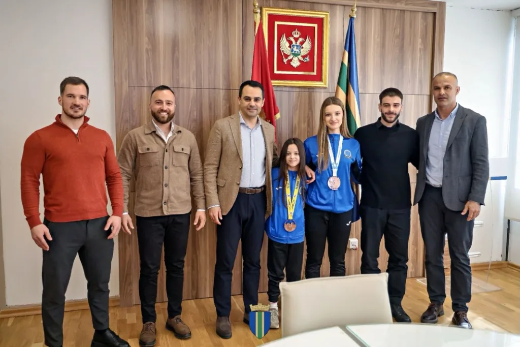Raičević ugostio mlade karatistkinje: „Svakoj vašoj medalji se radujemo kao da je naša“