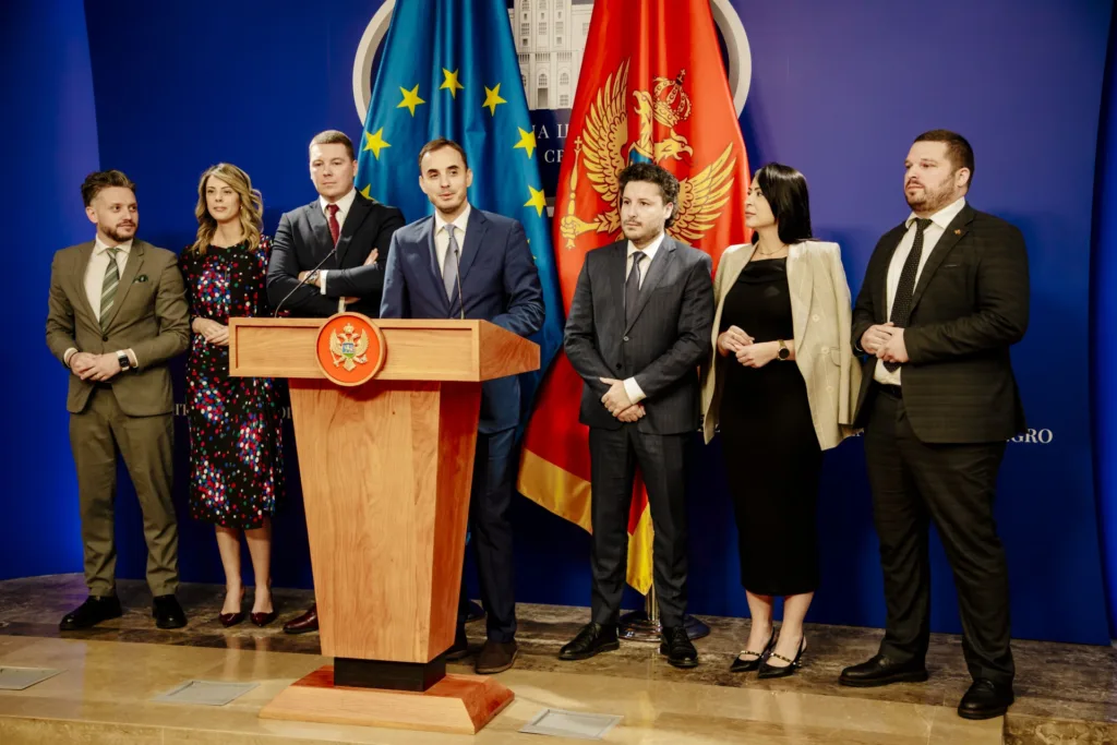 URA: Poslanici vlasti opet pokazali da ih ne zanima povećanje penzija i ispravljanje nepravde prema bivšim radnicima 13 URA: Poslanici vlasti opet pokazali da ih ne zanima povećanje penzija i ispravljanje nepravde prema bivšim radnicima