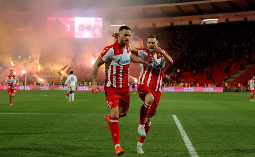 Zvezda nadigrala Partizan na "Marakani", Vukotić promašio penal, Kostiću poništen gol 7 Zvezda nadigrala Partizan na „Marakani“, Vukotić promašio penal, Kostiću poništen gol