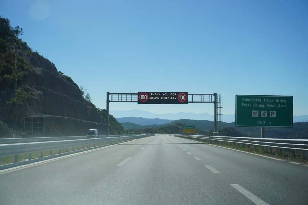 Auto-putem od početka godine prošlo 500,56 hiljada vozila 6 Auto-putem od početka godine prošlo 500,56 hiljada vozila
