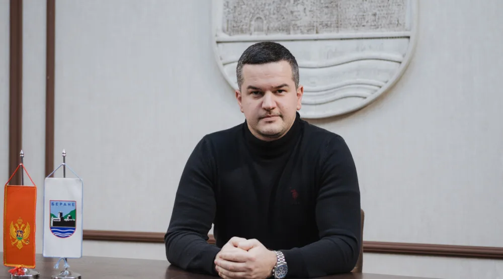 Lutovac: Trobojka duboko ukorijenjena u istoriji Crne Gore 5 Lutovac: Trobojka duboko ukorijenjena u istoriji Crne Gore