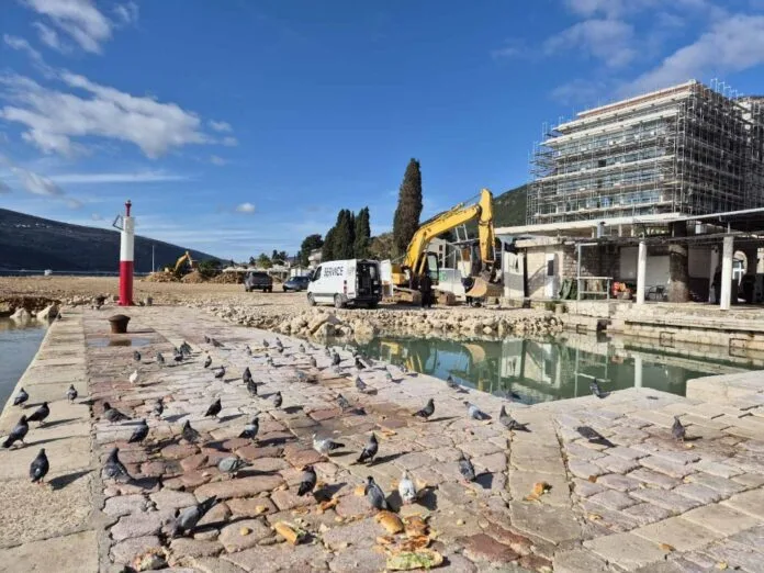 Zbog nasipanja plaže u Baošićima policija obavila istražne radnje, pripremljena i krivična prijava