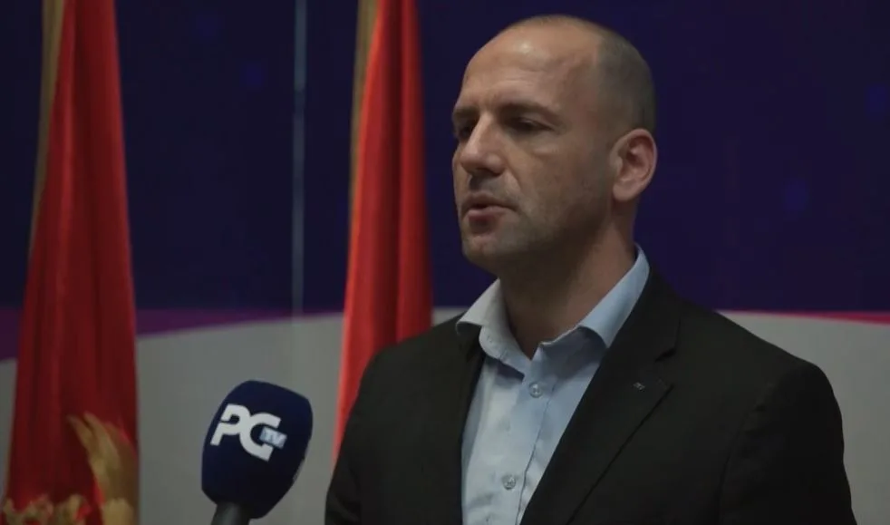 (VIDEO) Obezbjeđenje će imati 112 škola; Šljukić: Cilj je da svako dijete u školi bude u sigurnom okruženju