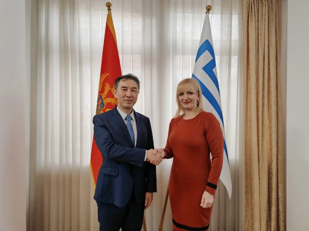 Borovinić Bojović sa ambasadorom Kine: Akcenat stavljen na sardnji u kulturi i obrazovanju 3 Borovinić Bojović sa ambasadorom Kine: Akcenat stavljen na sardnji u kulturi i obrazovanju
