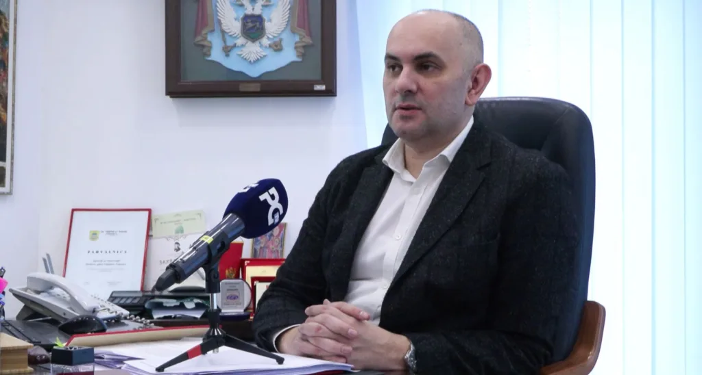 Tomović: Realizovani brojni projekti na unapređenju stambenog fonda i uređenja javnih površina 6 Tomović: Realizovani brojni projekti na unapređenju stambenog fonda i uređenja javnih površina