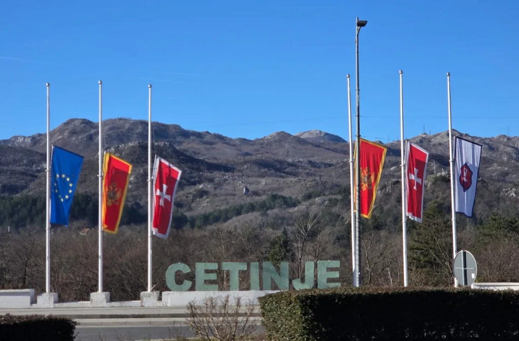Zastave na Cetinju spuštene na pola koplja zbog godišnjice tragedije