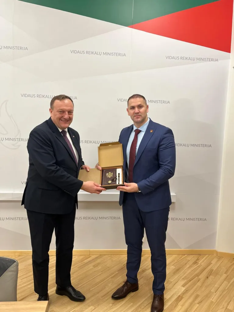 4ec96518 7ba6 40d0 8ab9 2c230cbccd06