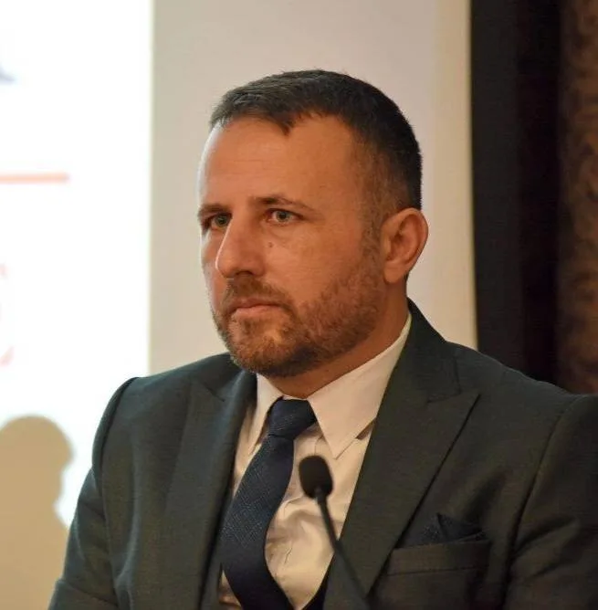 95d7e1dc 420f 44f0 896a e78108f7492e