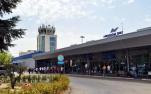 ACG: Putnici koji imaju odlazni let iz Tivta 4. juna bi trebalo da budu na aerodromu najkasnije do 11.30 sati