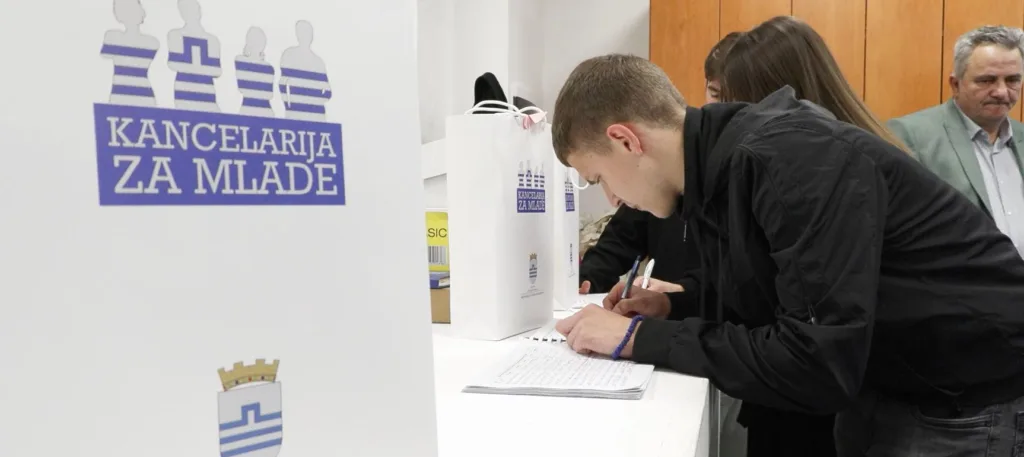 (VIDEO) Takmičenje „Grad budućnosti“ u Podgorici; Mrvaljević: Mladi ključ za održiva rješenja 1 Capture 161