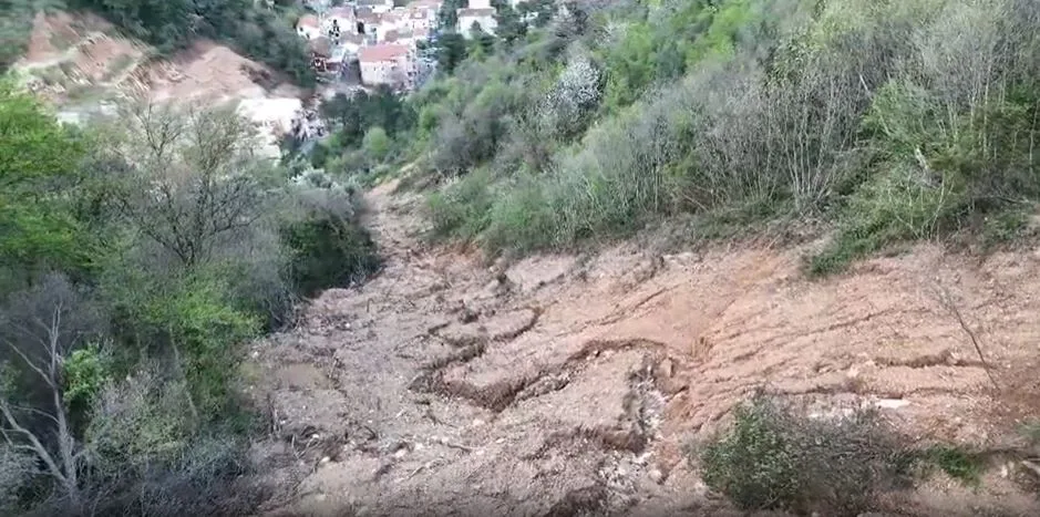 Budvani traže hitan moratorijum na gradnju i sanaciju klizišta na brdu Spas